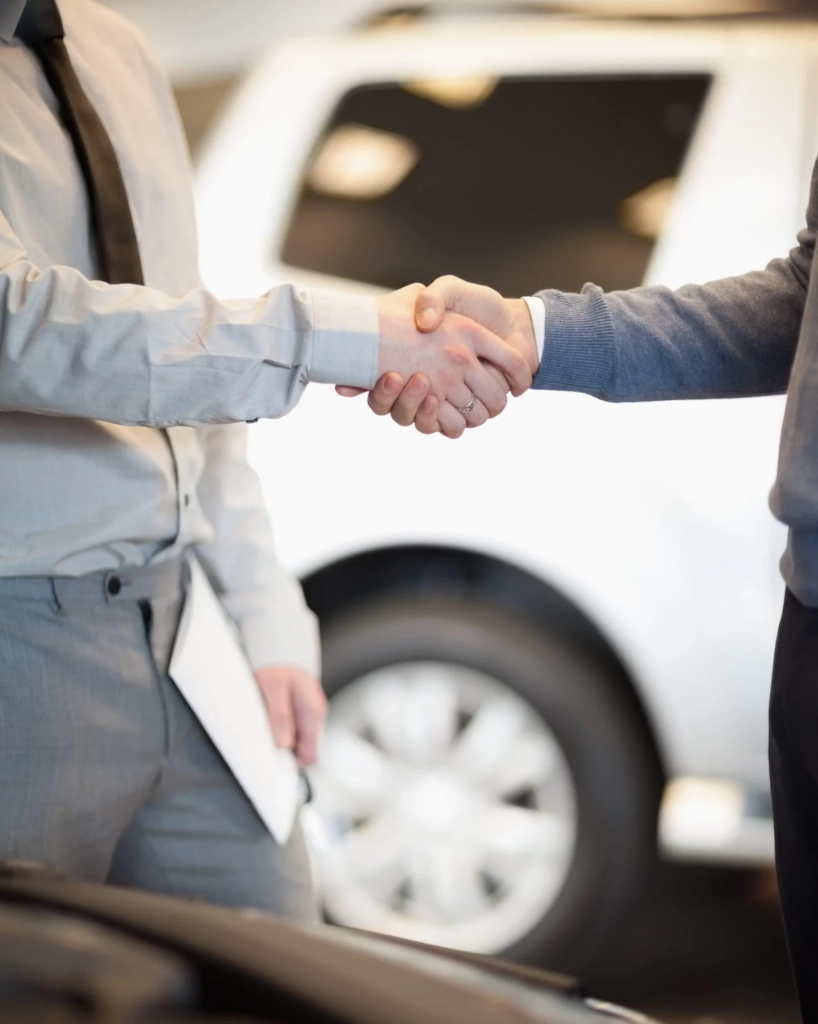 cropped-cropped-deux-hommes-se-serrant-main-scaled-1