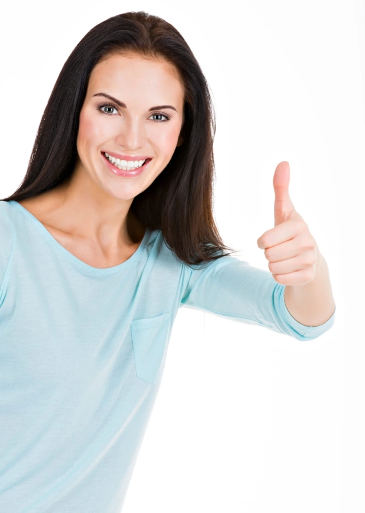 cropped-cropped-portrait-femme-heureuse-pouces-vers-haut-isole-blanc-2-scaled-1